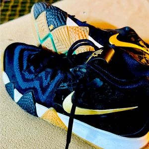 Nike Kyrie 4 pitch blue